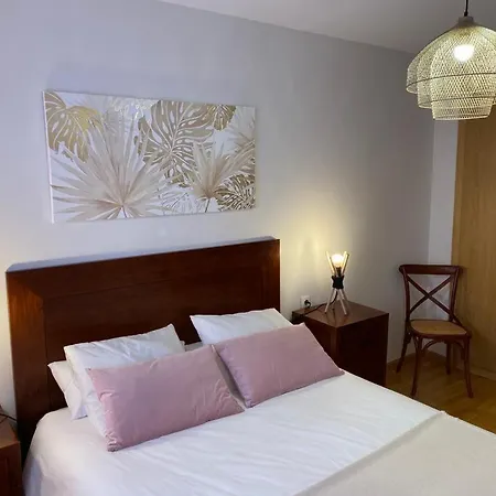 Fantastico Con Jardin En Vut Hu-20-007 شقة