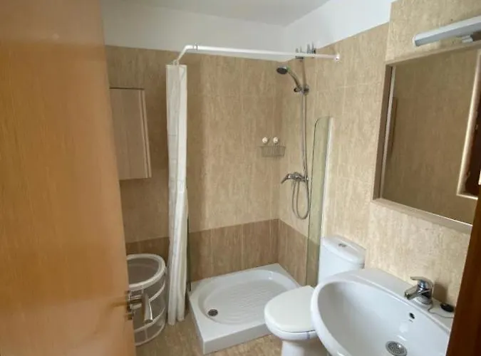 Fantastico Con Jardin En Vut Hu-20-007 Apartment